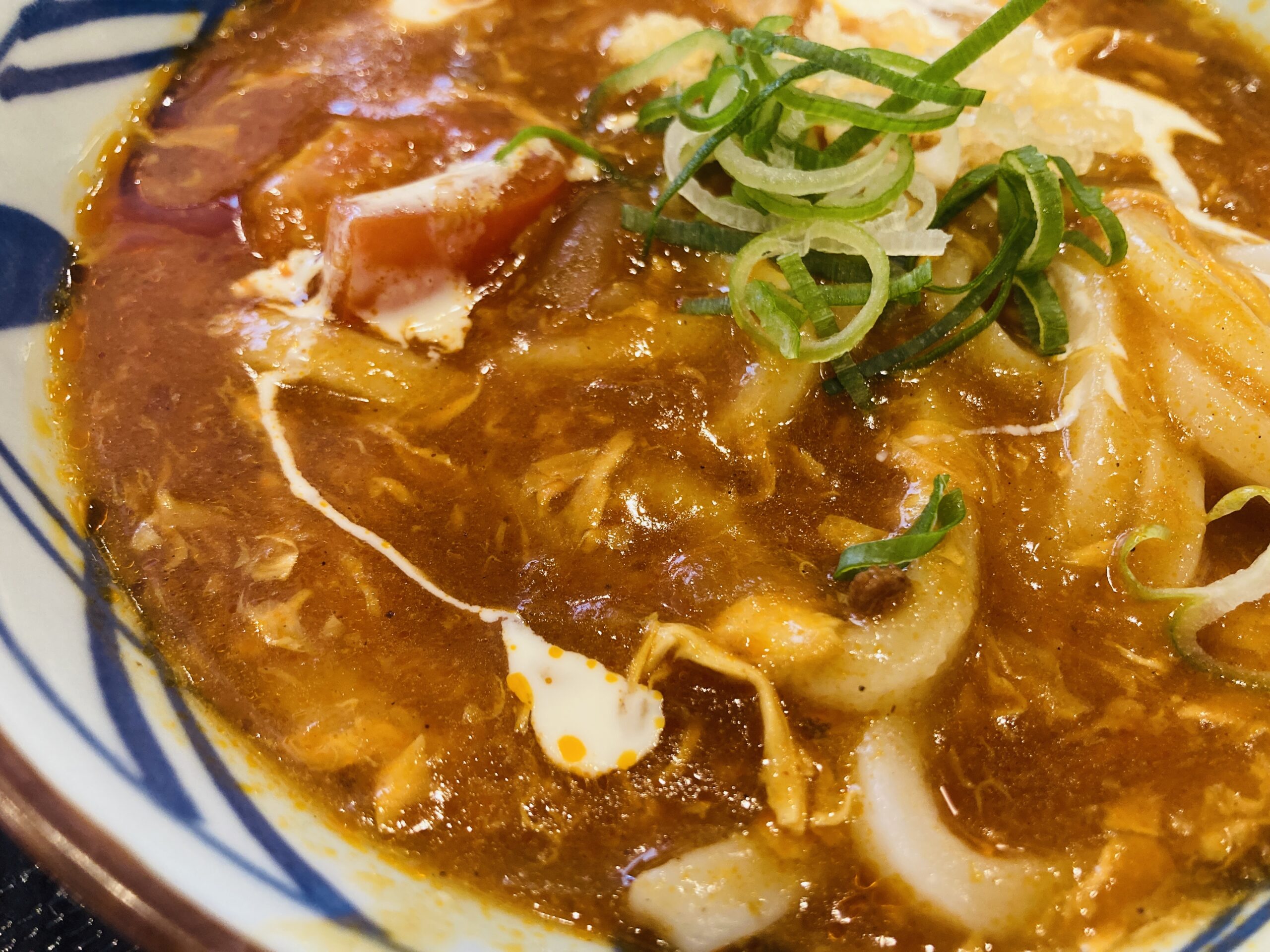 大人がハマる「甘うま」にめちゃくちゃ驚いた! 「甘口トマたまカレーうどん」丸亀製麺